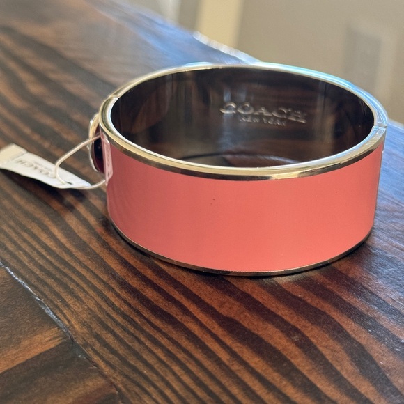 Turnlock Enamel Hinge Bangle - Picture 3 of 3